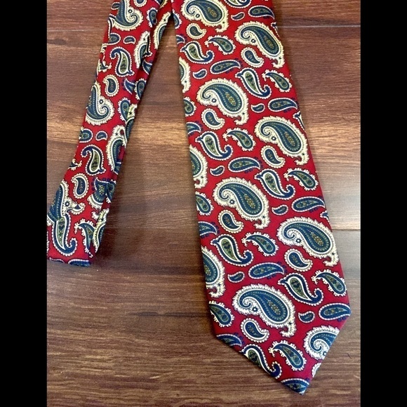 JOHN COMFORT London England All Silk Paisley Print on Red Necktie - Picture 6 of 9